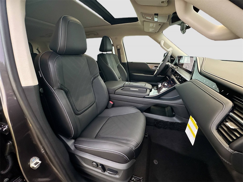 2026 Infiniti QX80 Luxe photo 28