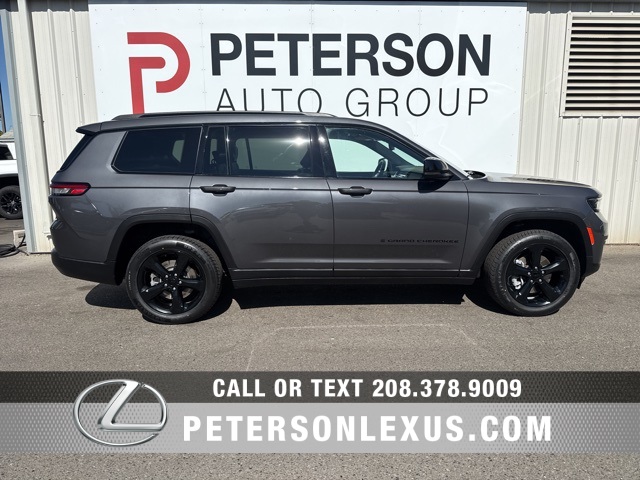 2023 Jeep Grand Cherokee Altitude photo 2