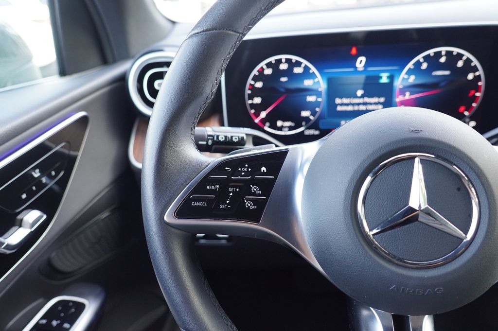 2025 Mercedes Benz GLC 300 photo 20