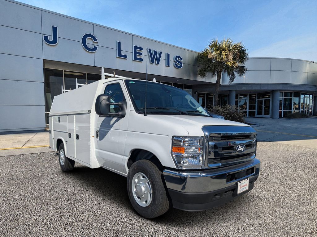 2026 Ford E-Series Cutaway Base's photo
