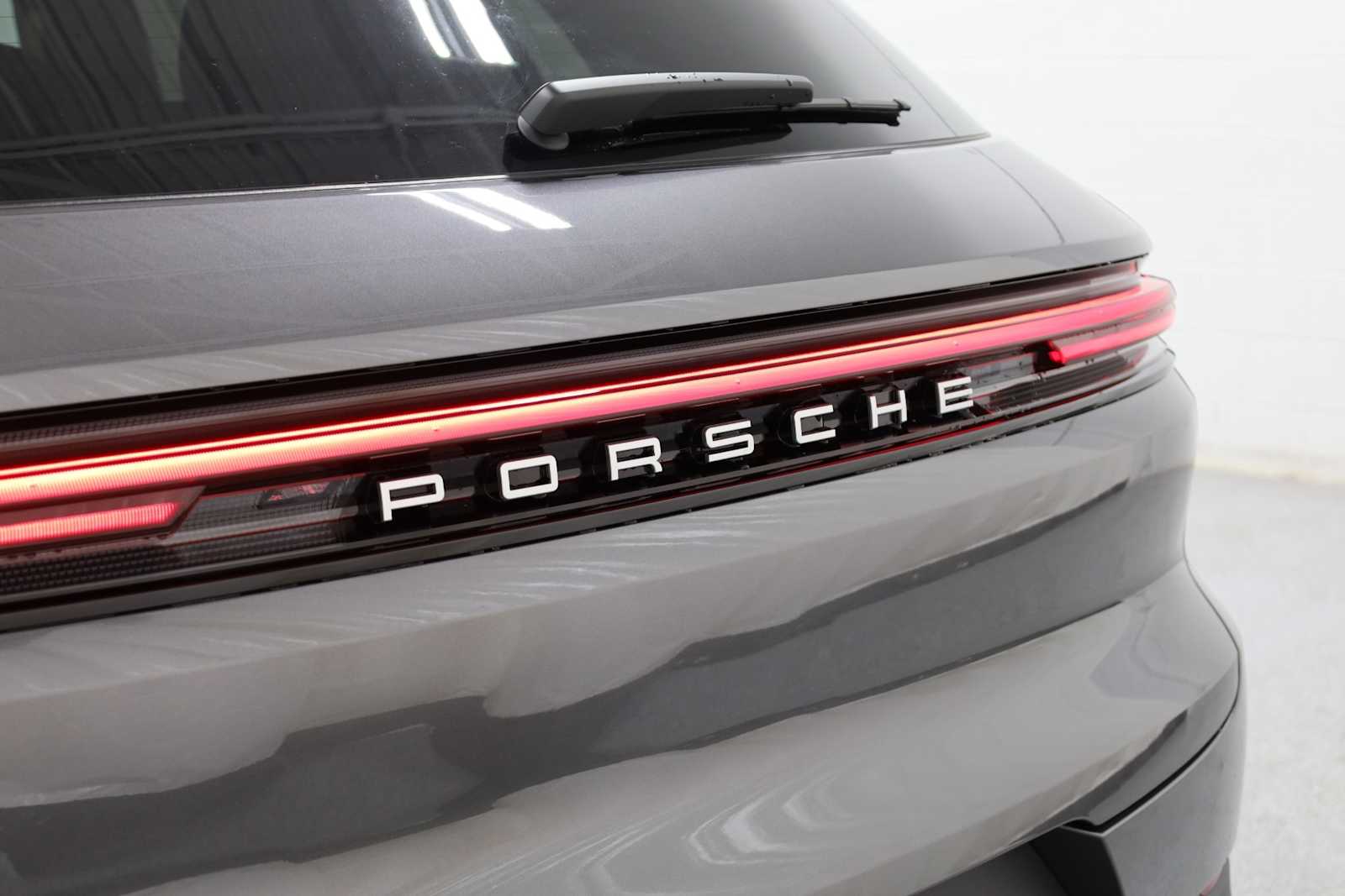 2024 Porsche Cayenne S E-Hybrid photo 9