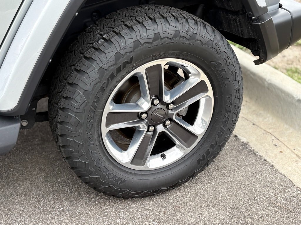 2022 Jeep Wrangler Unlimited Sahara photo 9
