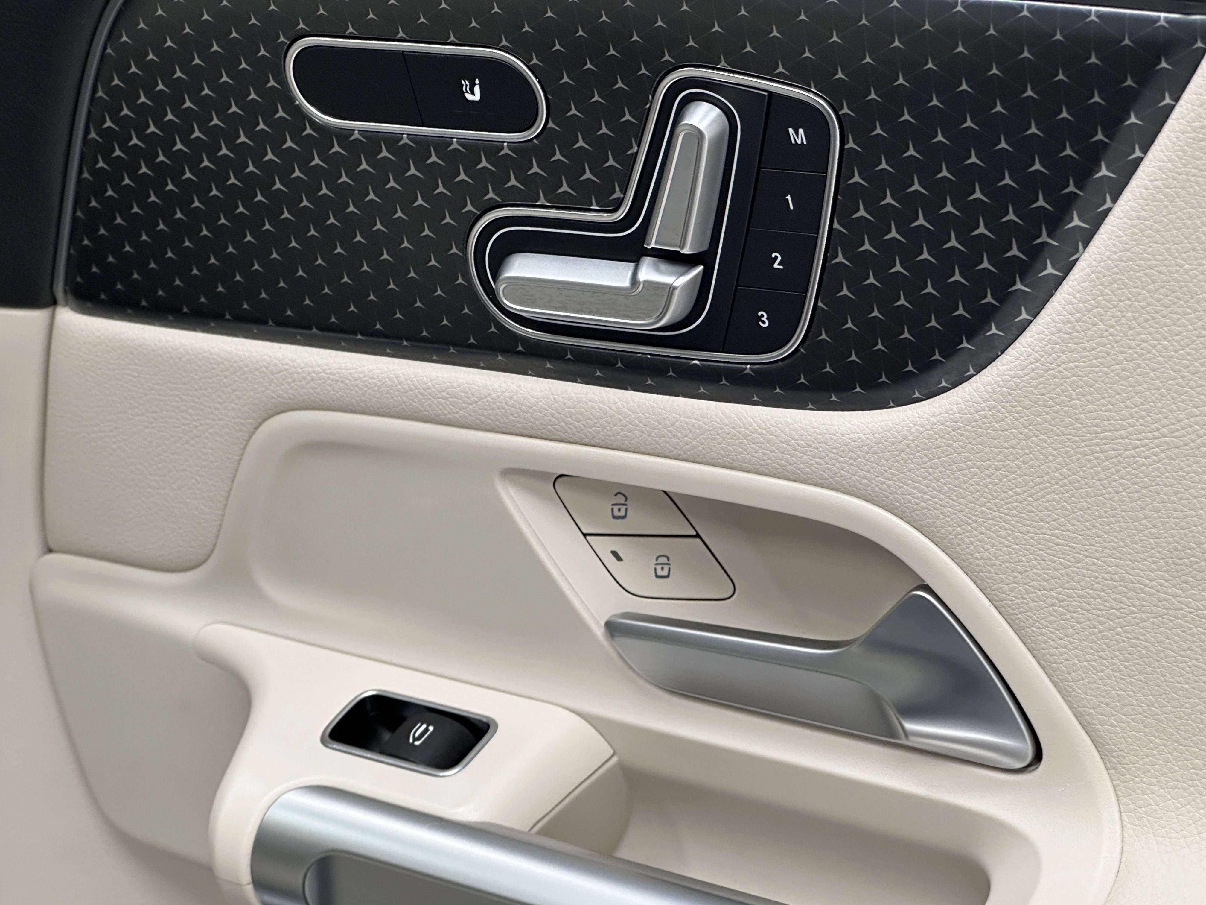 2024 Mercedes Benz GLB 250 photo 9