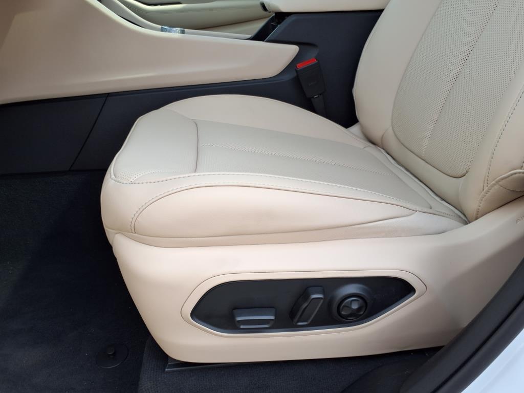 2025 Jeep Grand Cherokee Limited photo 2