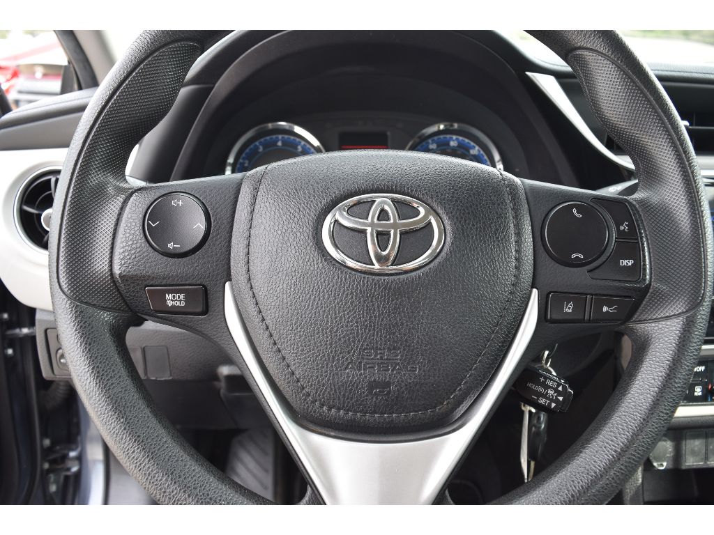 2019 Toyota Corolla LE photo 13
