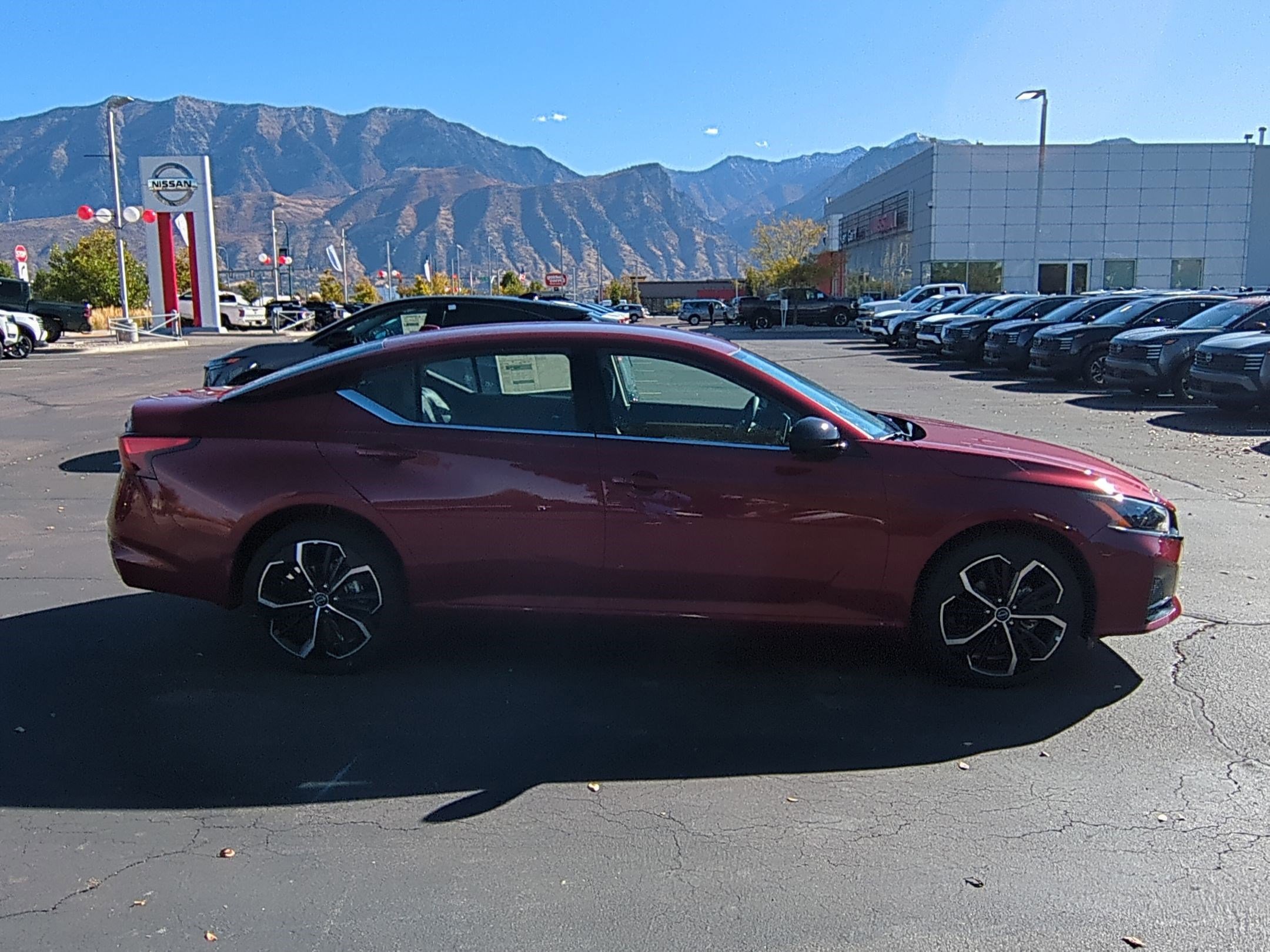 2025 Nissan Altima 2.5 SR photo 2