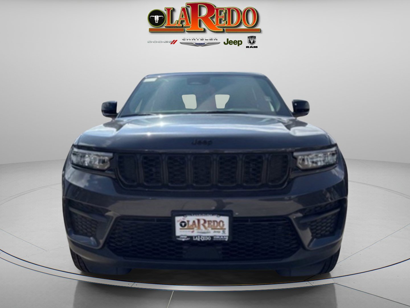 2025 Jeep Grand Cherokee Laredo Altitude photo 2