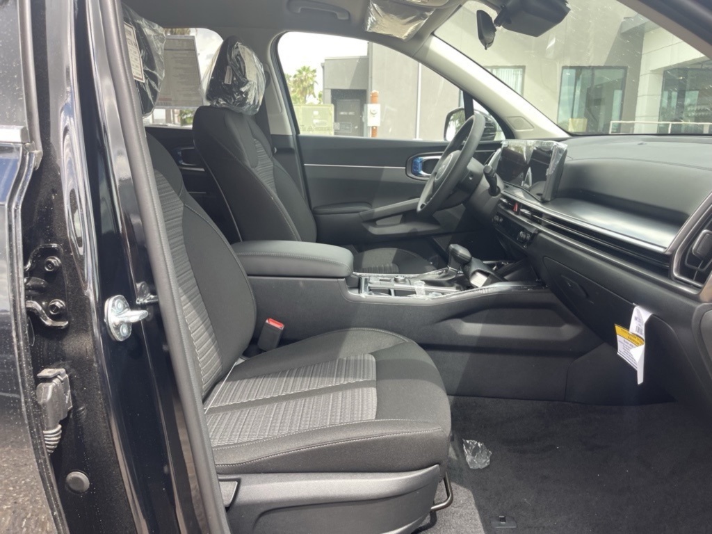 2026 Kia Sorento LX photo 13