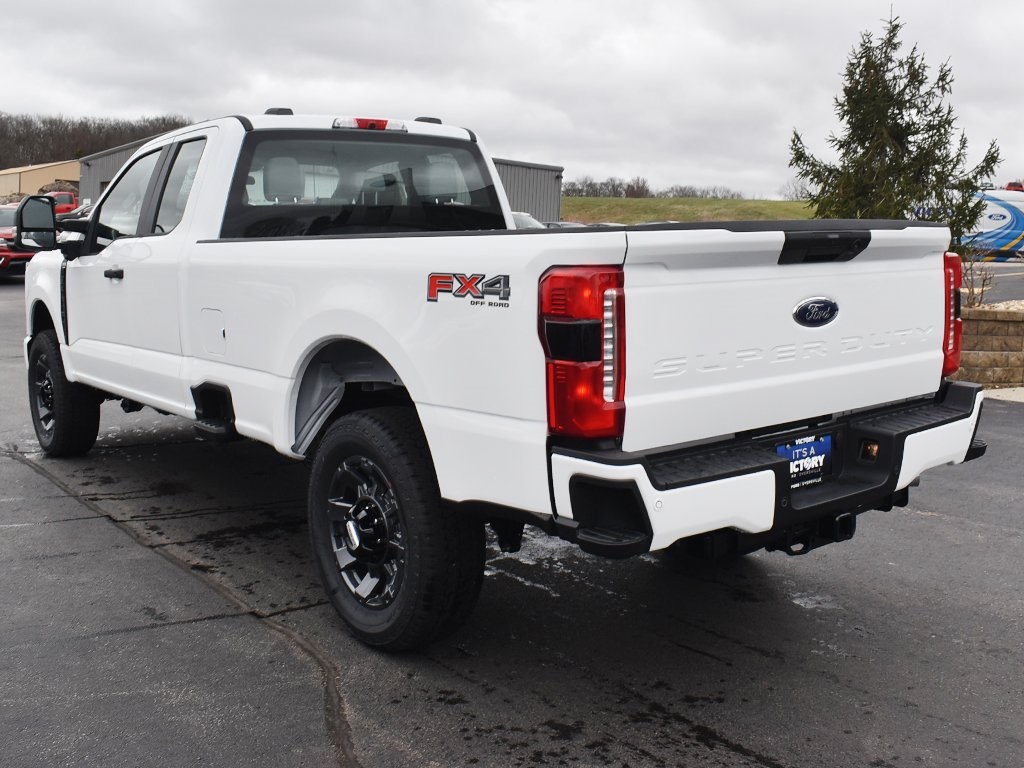 2025 Ford F-350 XL photo 3