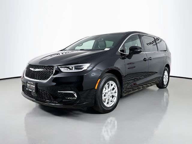 2026 Chrysler Pacifica photo 3