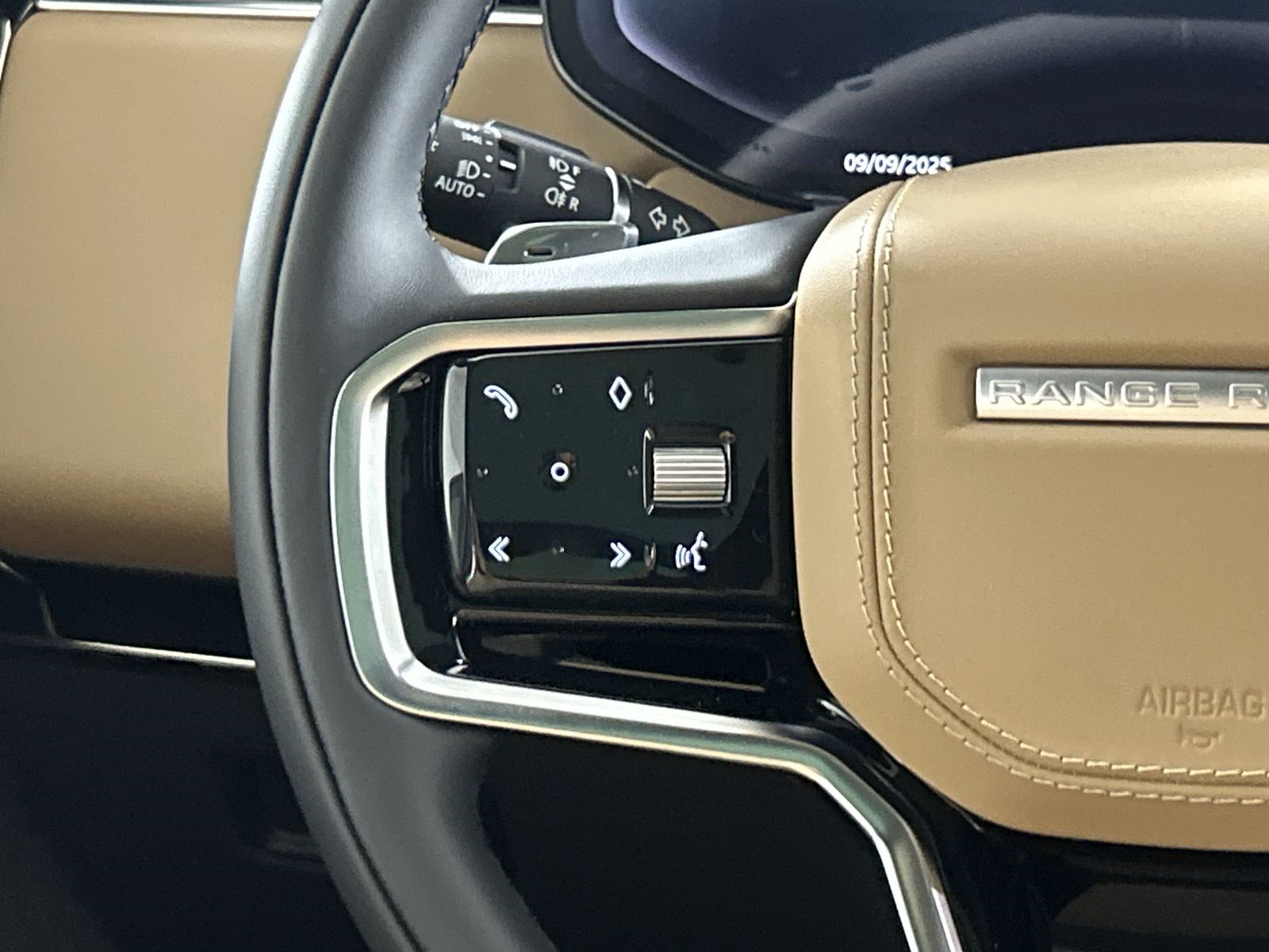 2025 Land Rover Range Rover Sport SE photo 12