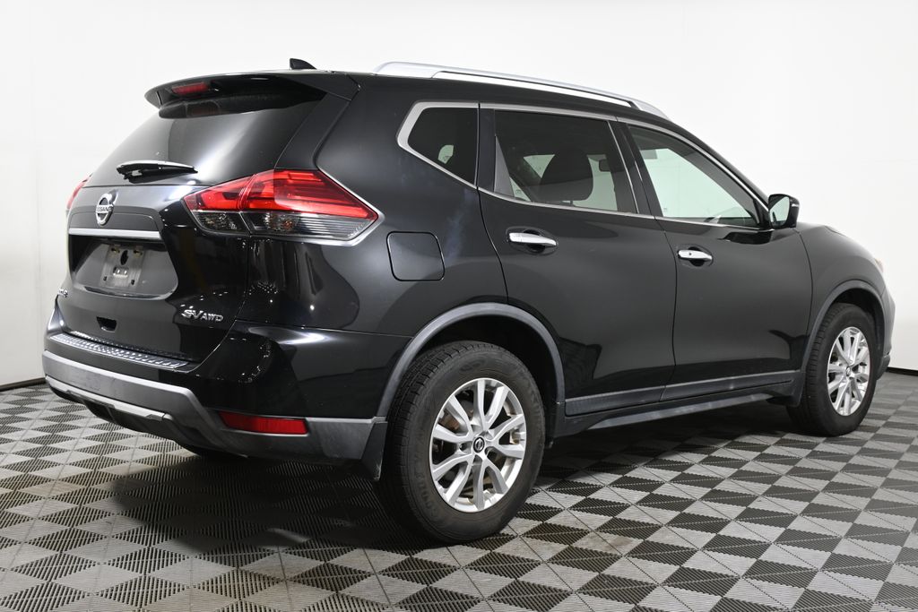 2017 Nissan Rogue SV photo 6