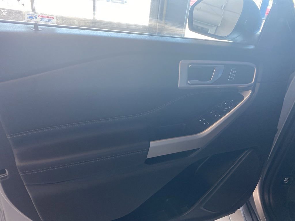 2023 Ford Explorer XLT photo 5