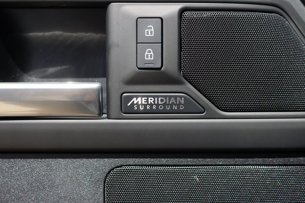 2025 LAND ROVER DEFENDER - Image 12