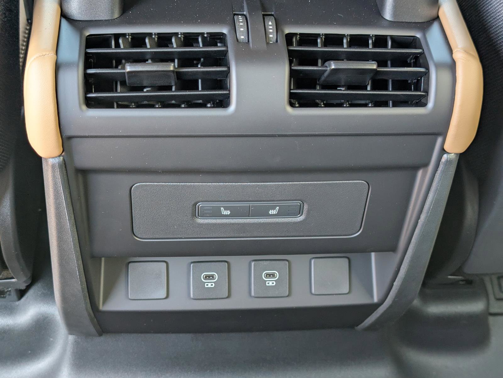 2025 Land Rover Defender 110 photo 26