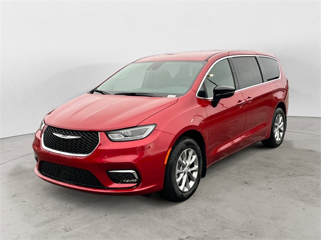 2026 Chrysler Pacifica Select's photo