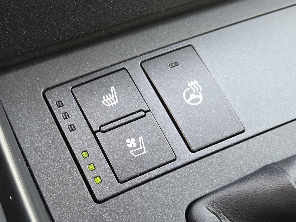 2022 Lexus IS 300 photo 12