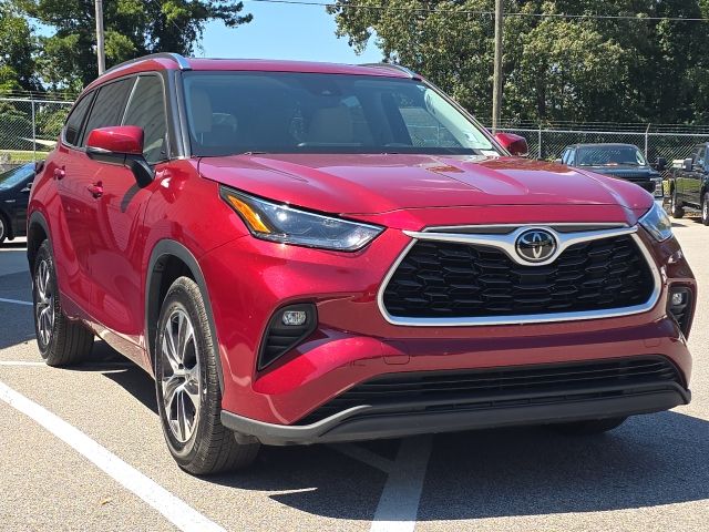 2021 Toyota Highlander XLE photo 7