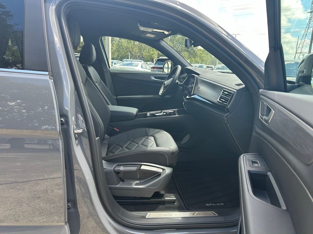 2026 Volkswagen Atlas Cross Sport SE Technology photo 28