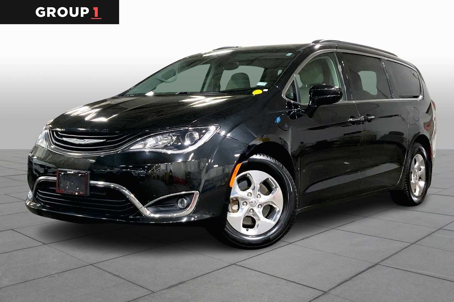 2019 Chrysler Pacifica Hybrid Touring Plus's photo