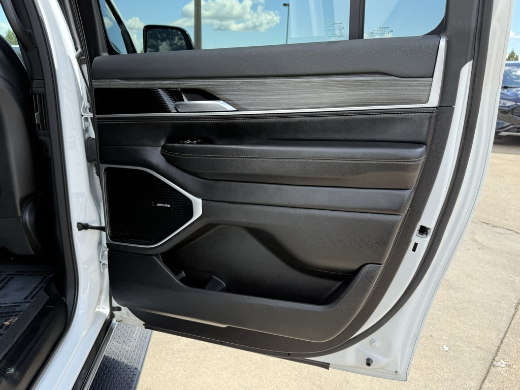 2023 Jeep Wagoneer L Series II photo 29