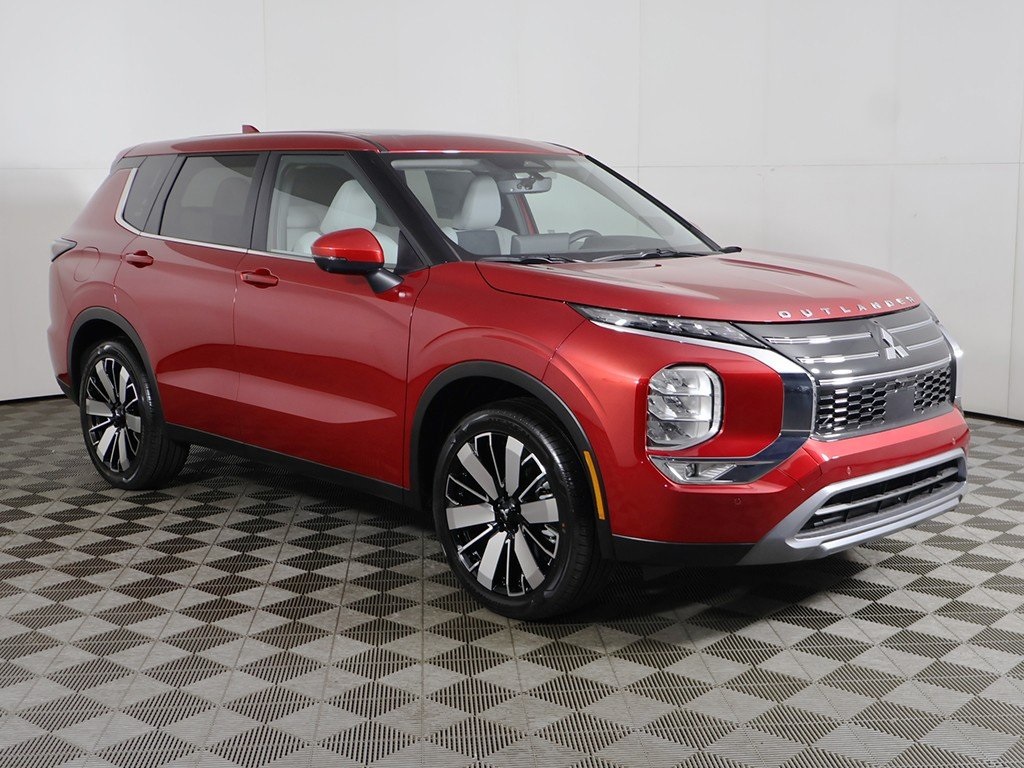 2025 Mitsubishi Outlander SE photo 2