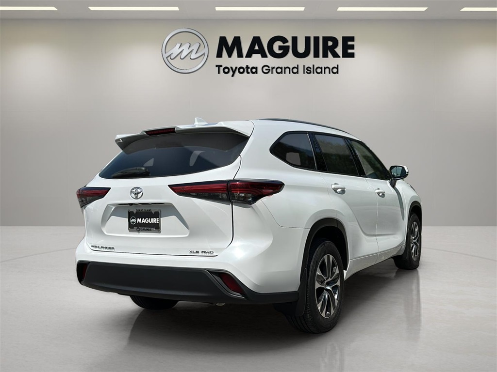 2022 Toyota Highlander XLE photo 5
