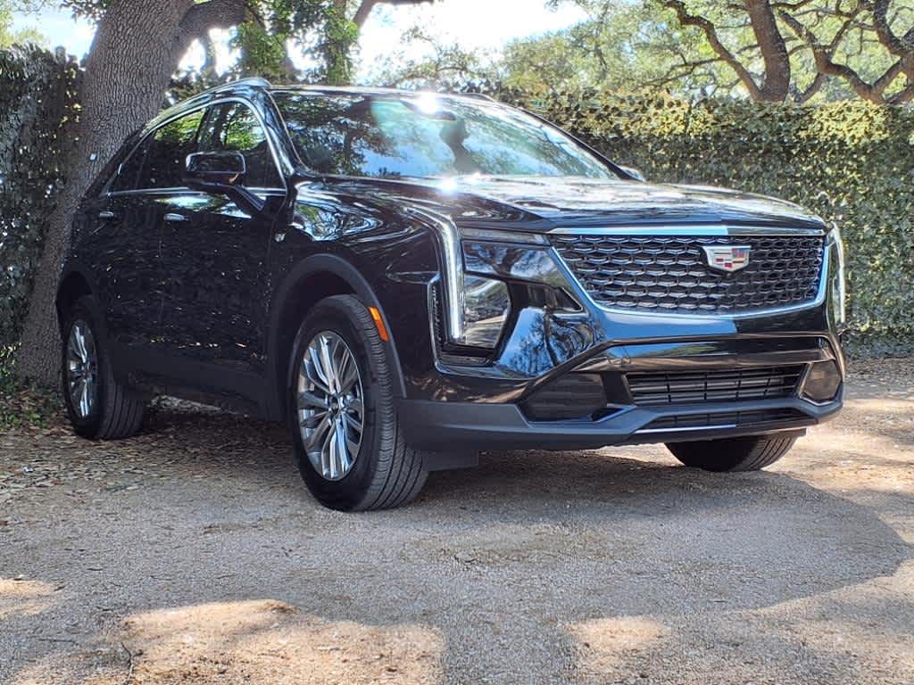 2024 Cadillac XT4 Premium Luxury photo 3