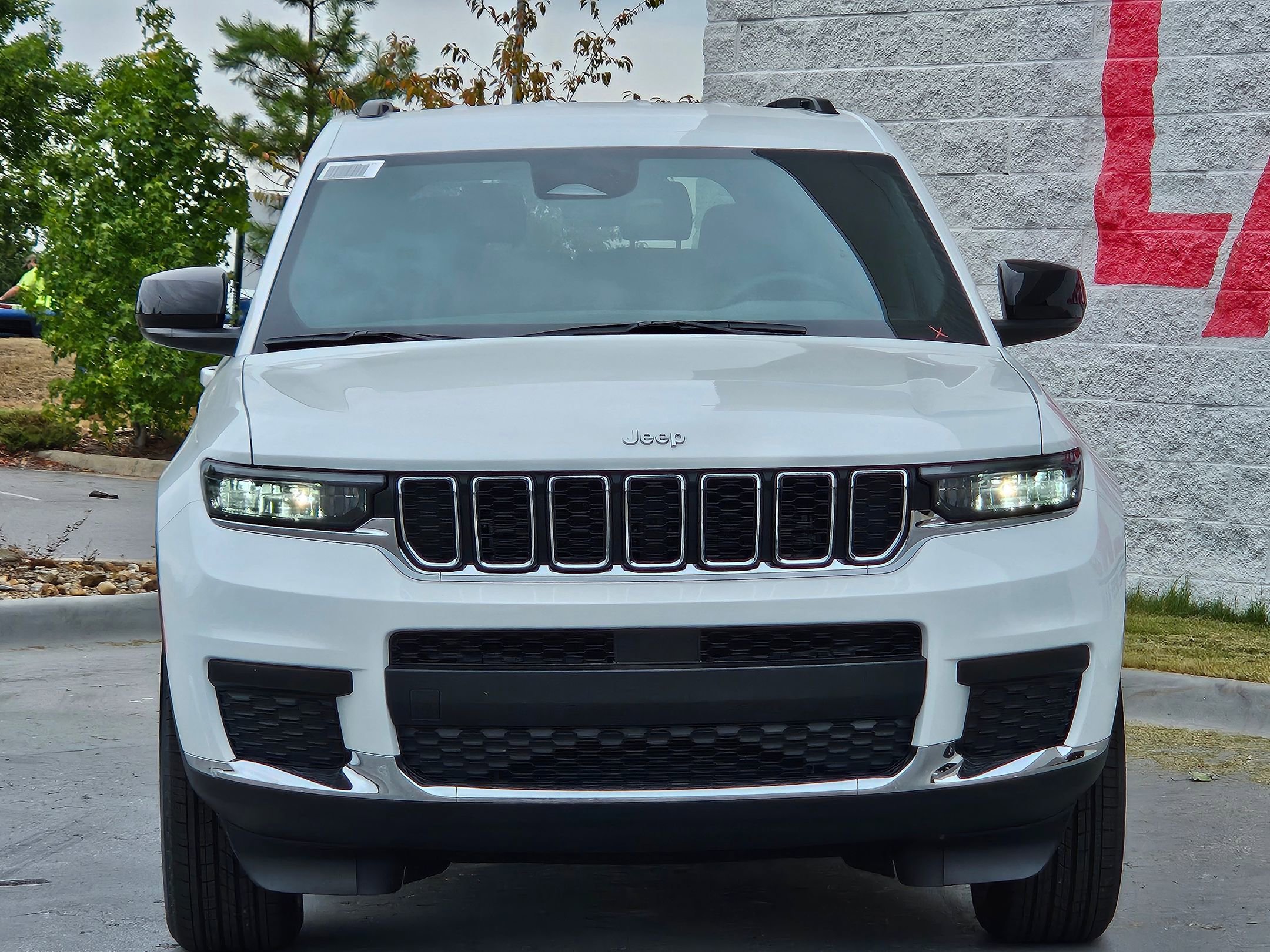 2025 Jeep Grand Cherokee Laredo Altitude photo 2