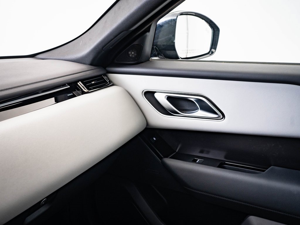 2026 Land Rover Range Rover Velar SE photo 29
