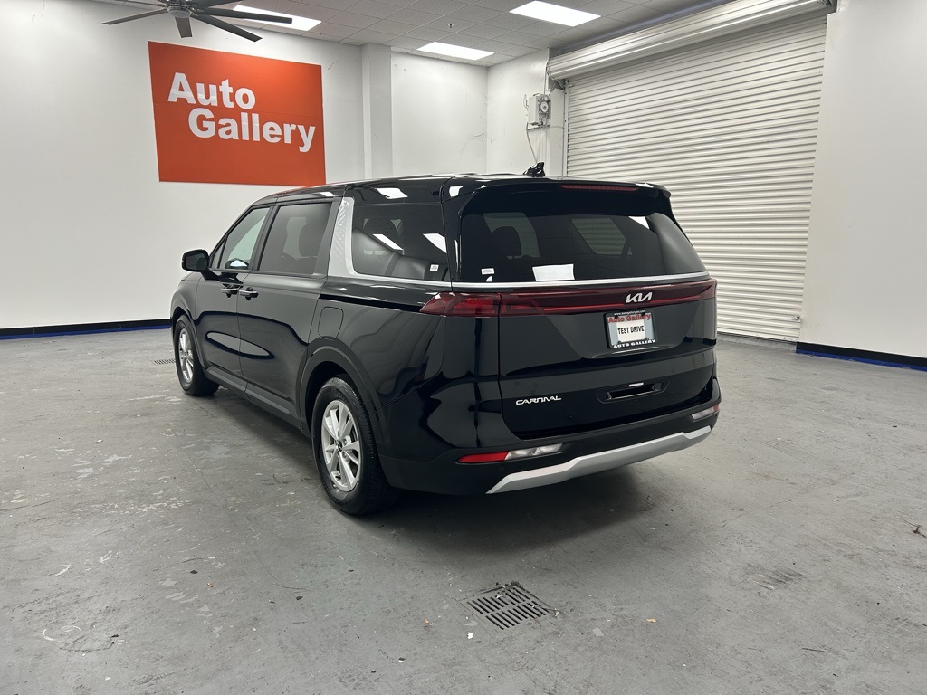 2024 Kia Carnival LX photo 5