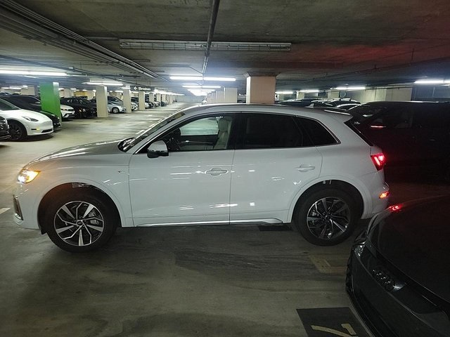 2023 Audi Q5 45 S line Premium photo 3