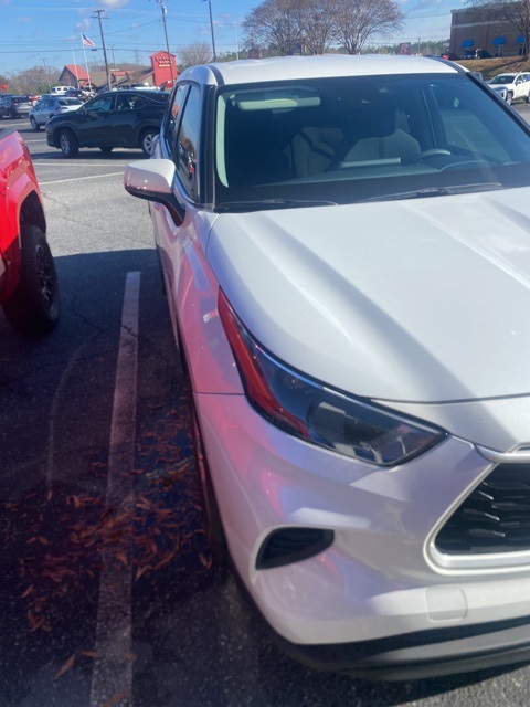 2022 Toyota Highlander L photo 3