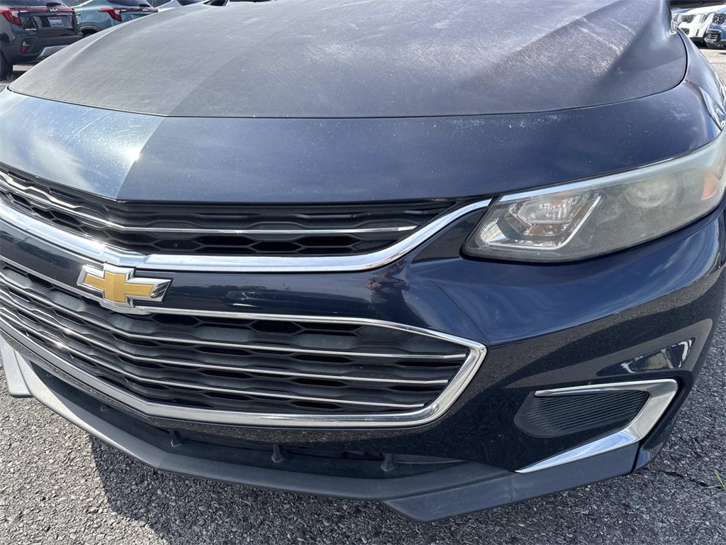 2016 Chevrolet Malibu photo 2