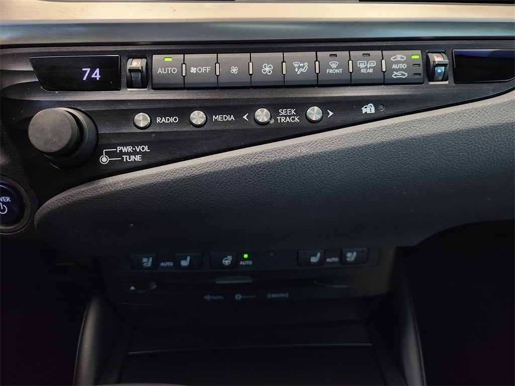 2019 Lexus ES 300h photo 14