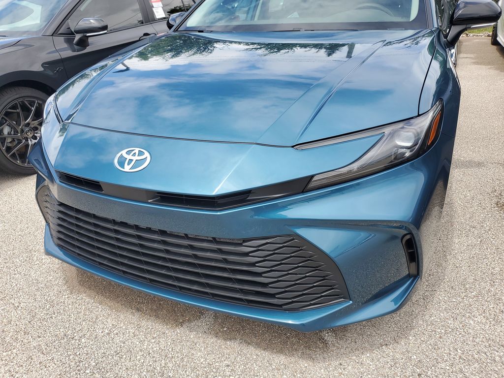 2025 Toyota Camry LE photo 10