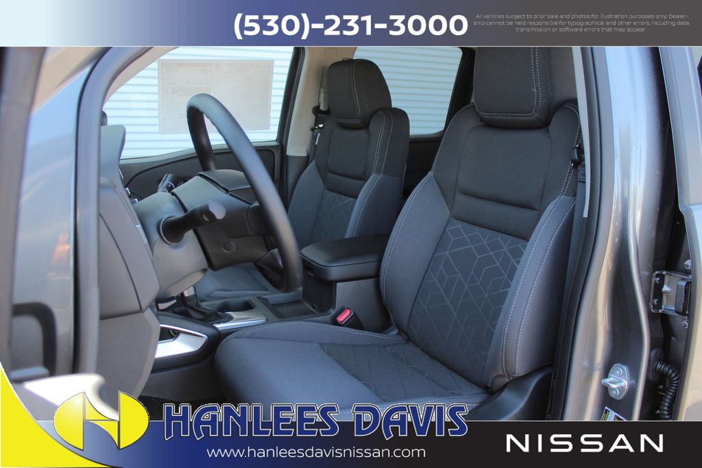 2025 Nissan Frontier Crew Cab SV photo 11