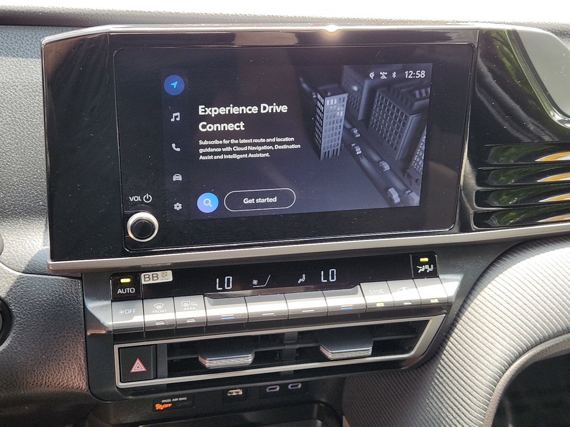 2025 Toyota Camry SE photo 14