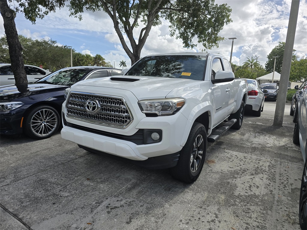 2017 Toyota Tacoma TRD Sport's photo