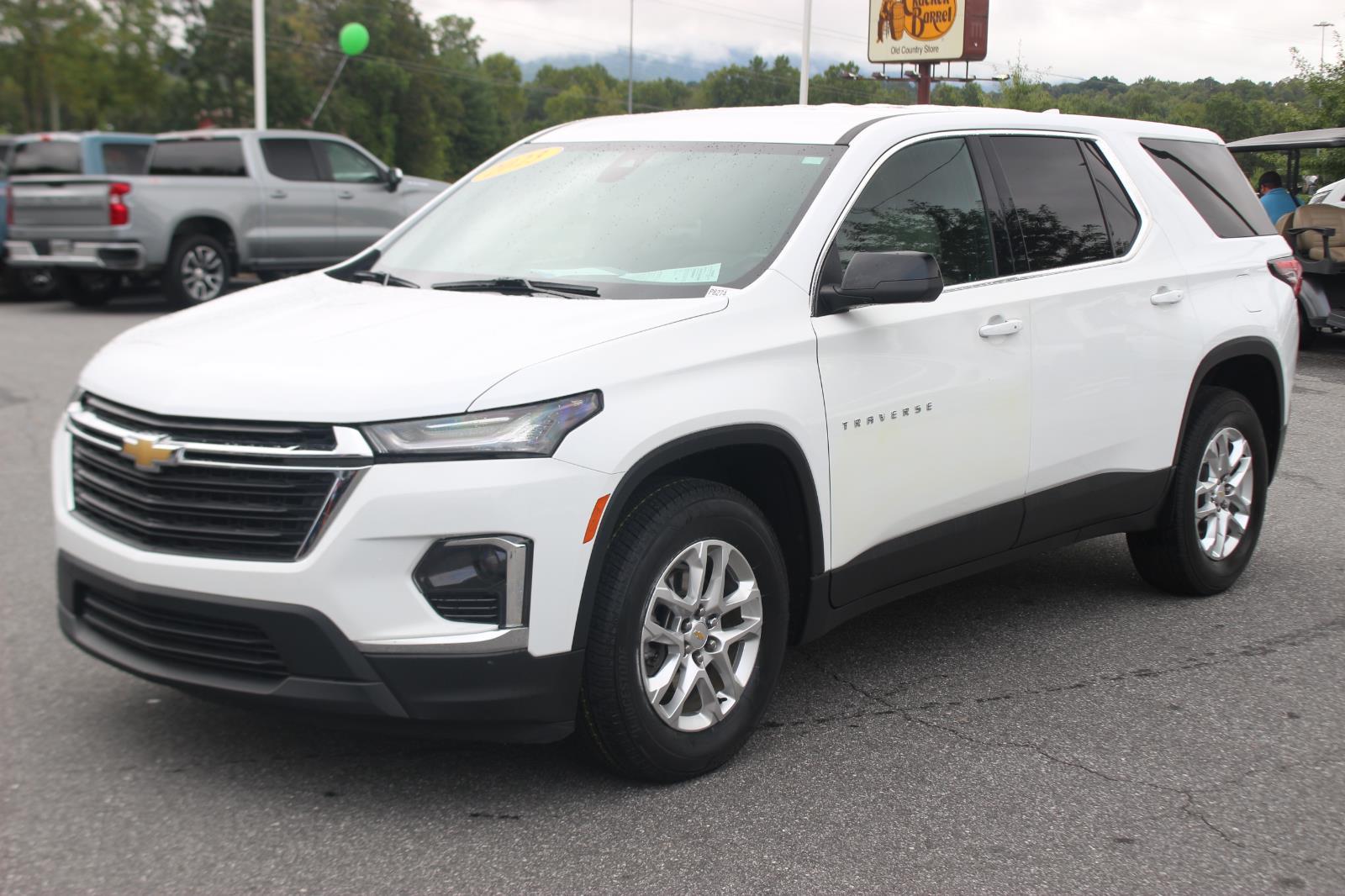 2023 Chevrolet Traverse LS photo 3