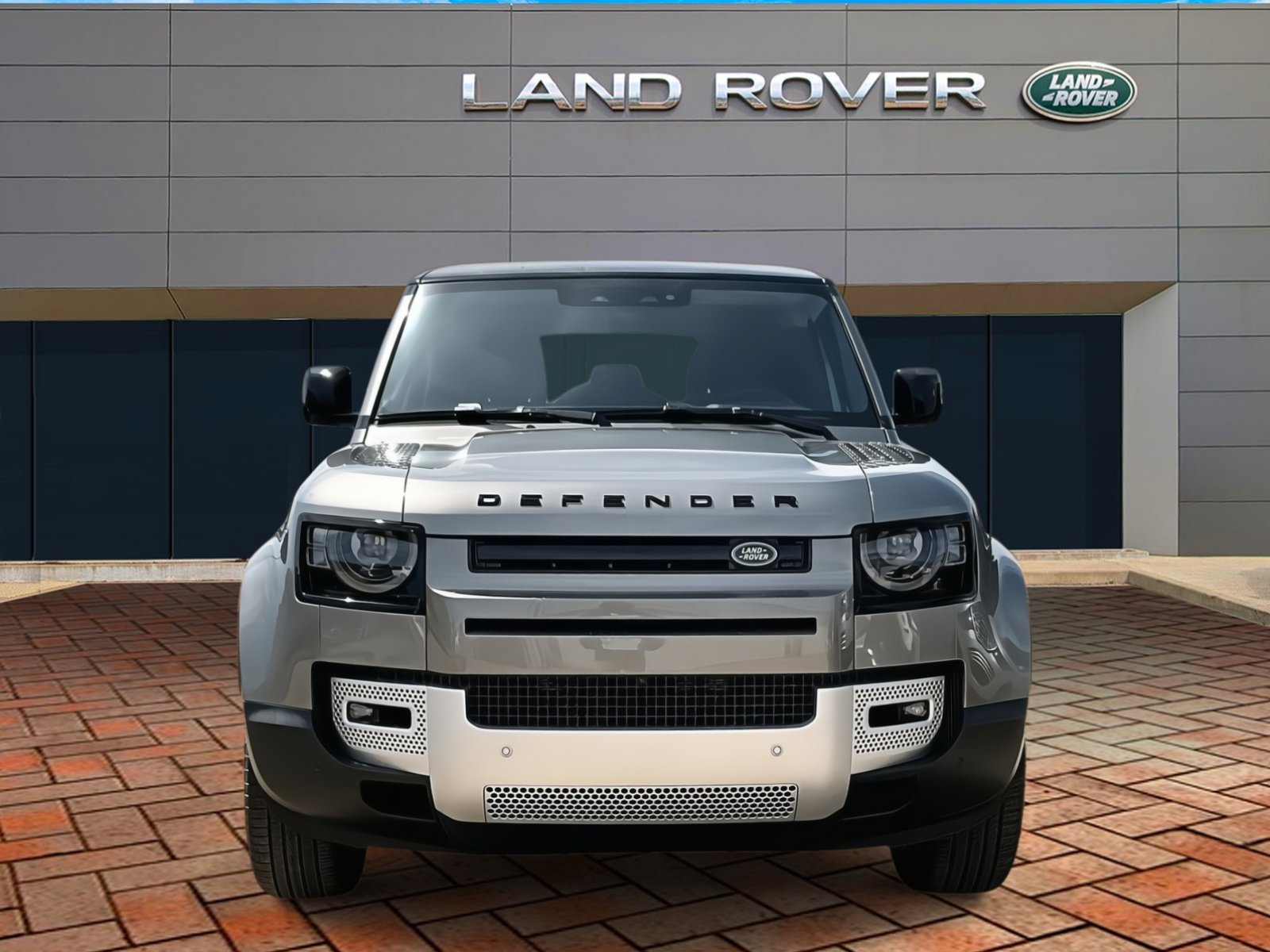 2025 Land Rover Defender 110 S photo 3