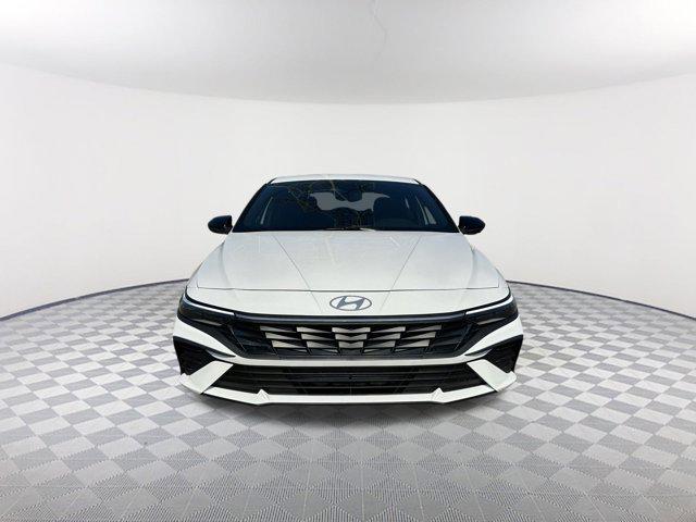 2025 Hyundai Elantra SEL Sport photo 2
