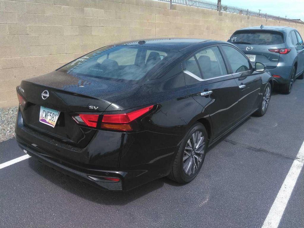 2023 Nissan Altima 2.5 SV photo 2