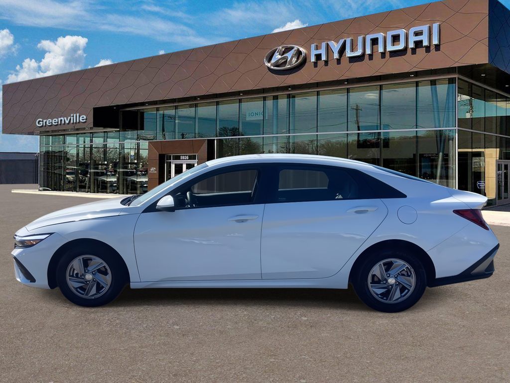 2025 Hyundai Elantra SE photo 4