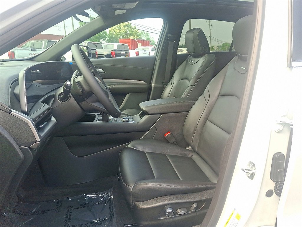 2025 Cadillac XT4 Premium Luxury photo 5