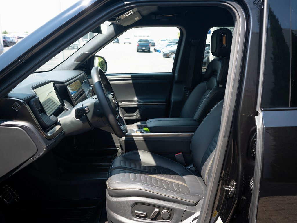 2023 Rivian R1T Adventure photo 2