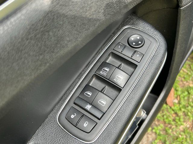 2019 Chrysler 300 Touring Limited photo 3