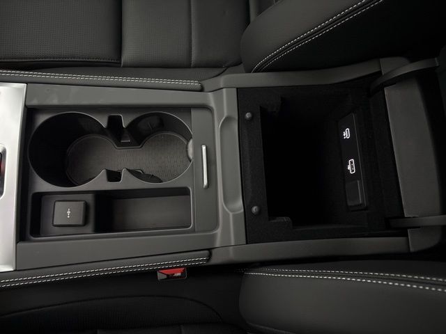 2025 Jaguar F-PACE P250 R-Dynamic S photo 17