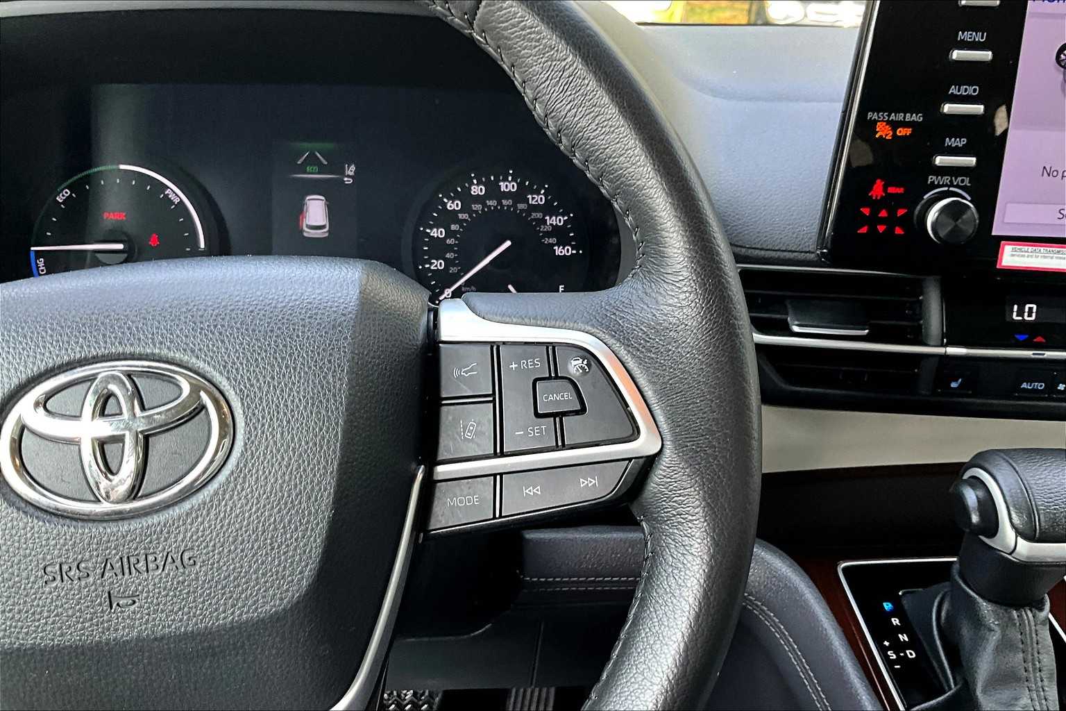 2024 Toyota Sienna XLE photo 23