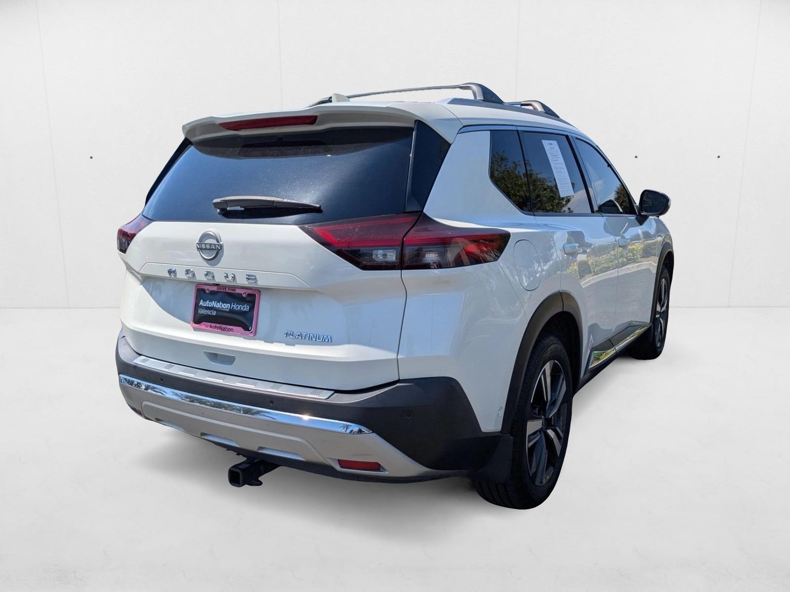 2022 Nissan Rogue Platinum photo 2